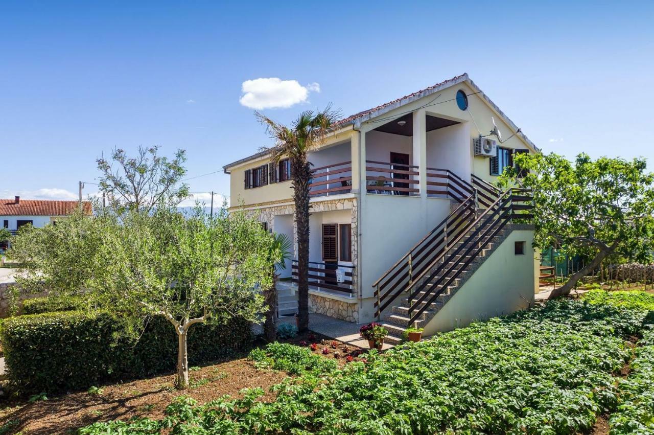 Apartment Matkos - With Garden And Terrace Nin Exterior photo